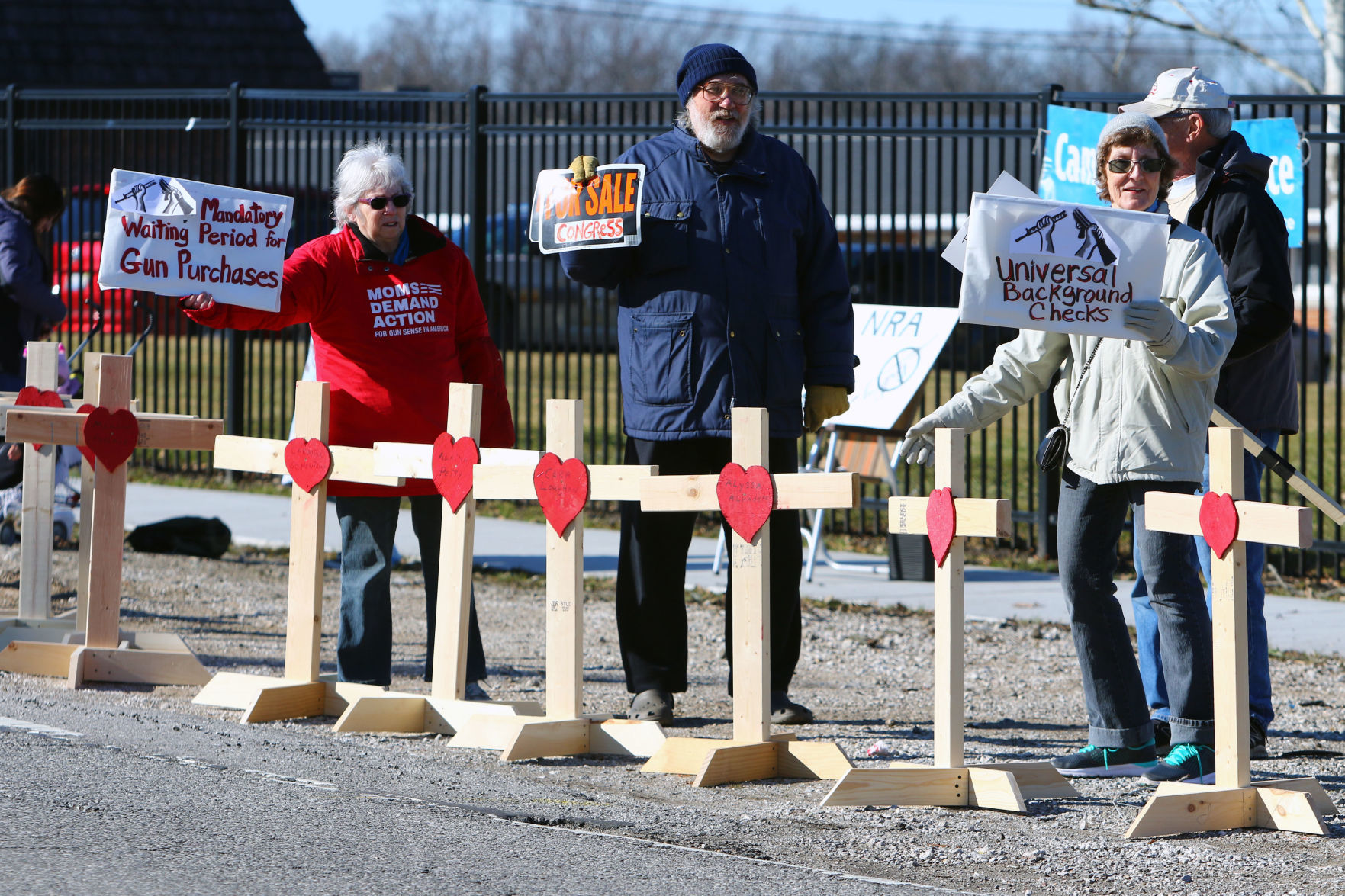 Organizers protest outside gun show in Crown Point